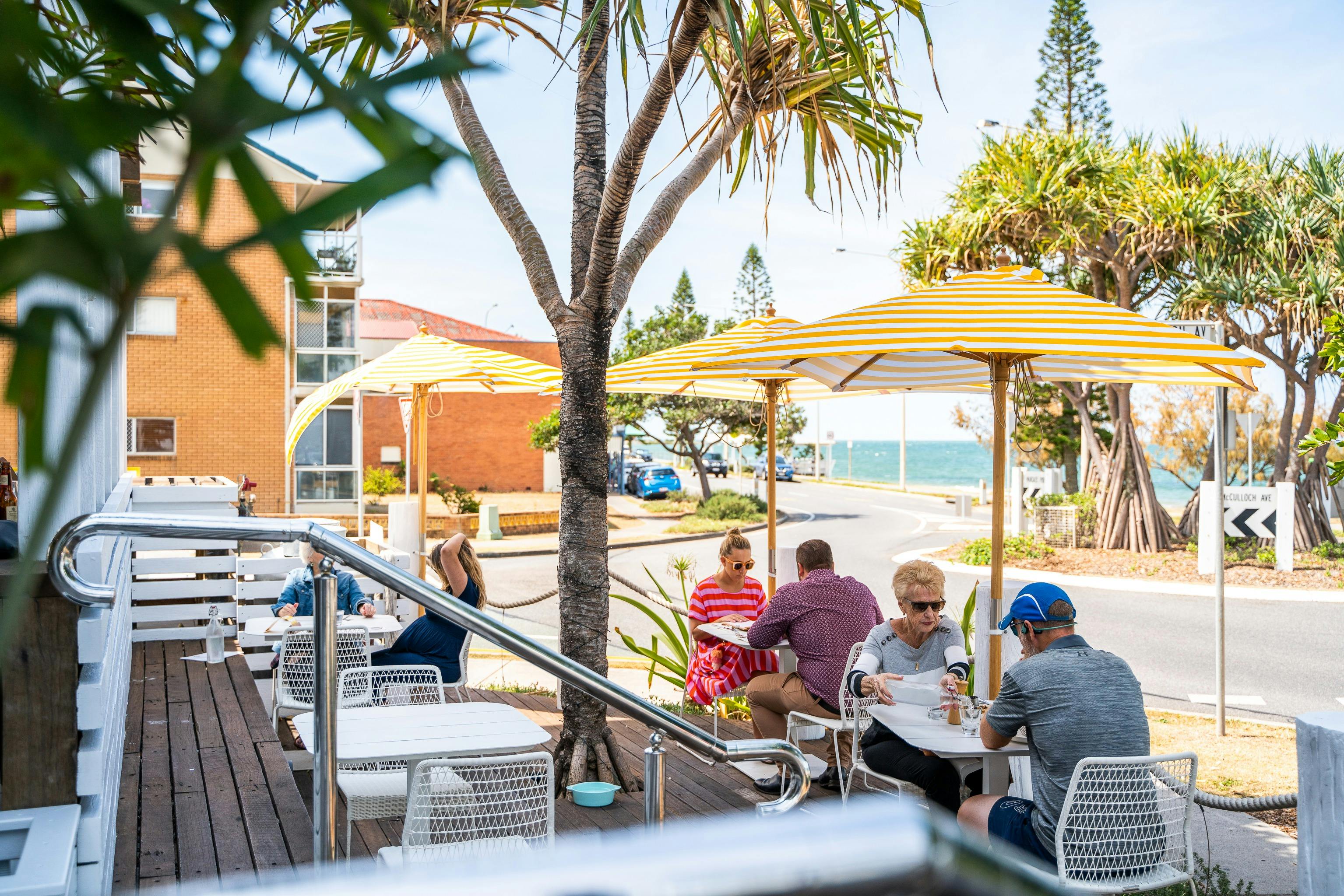Sunny's Outdoor Dining