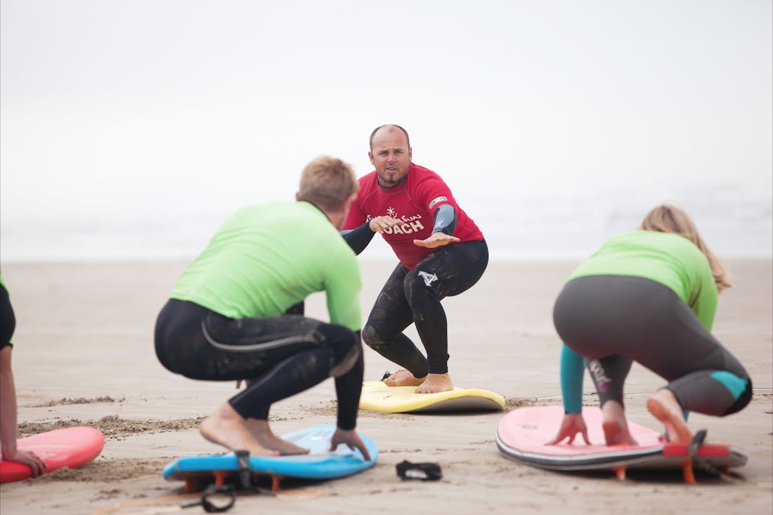 Five Surf Lessons Program, Tour Service