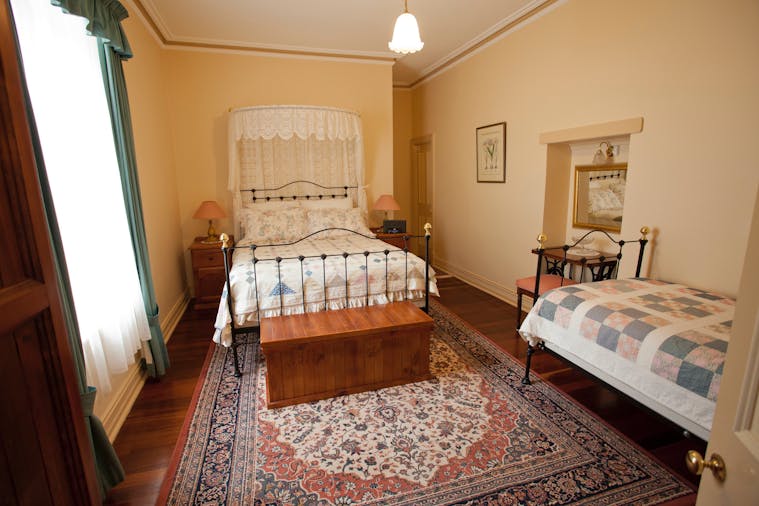 APARTMENT 1