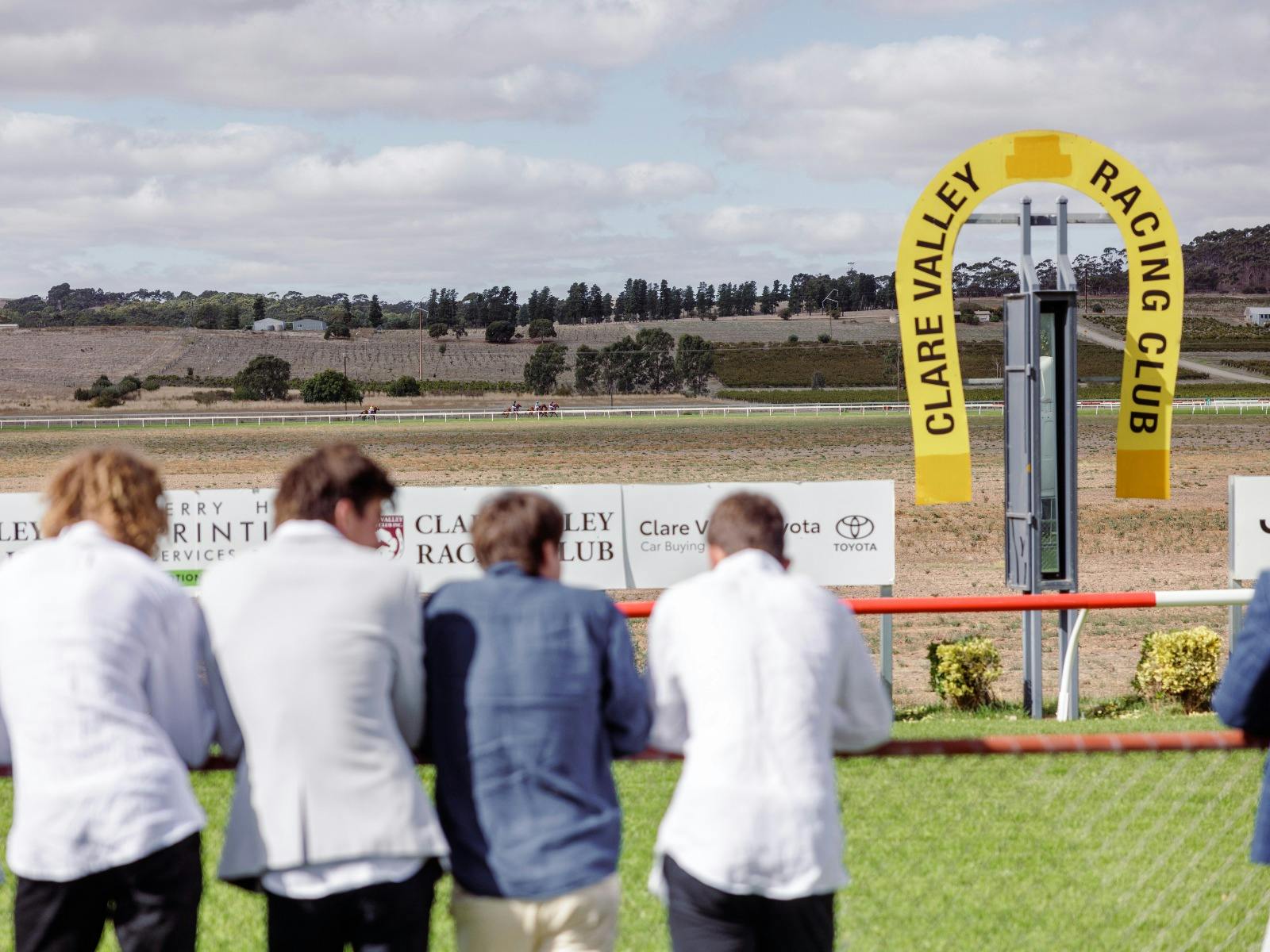 Country Racing at Clare Valley