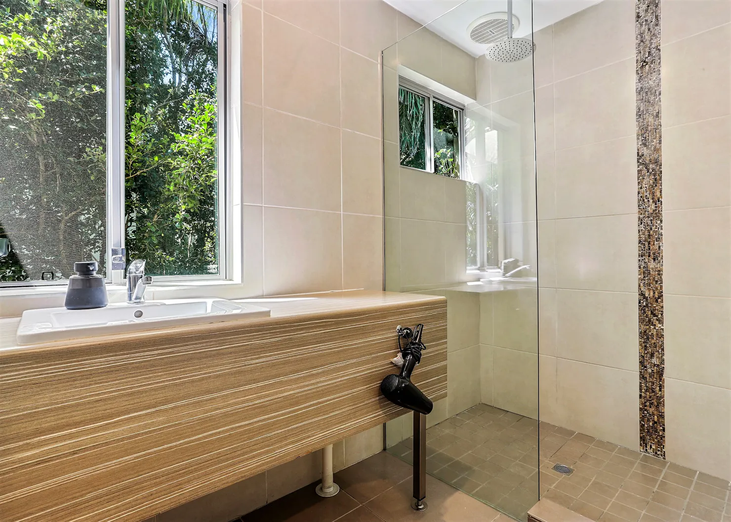 Private Queen Ensuite