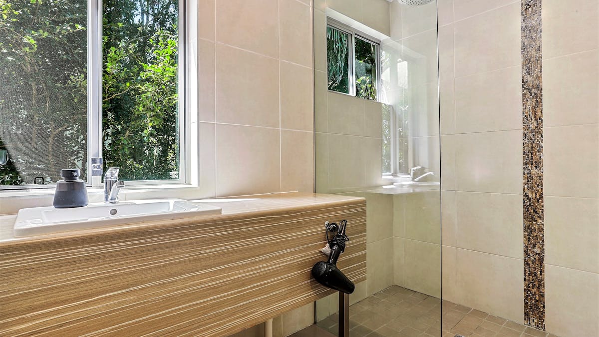 Private Queen Ensuite