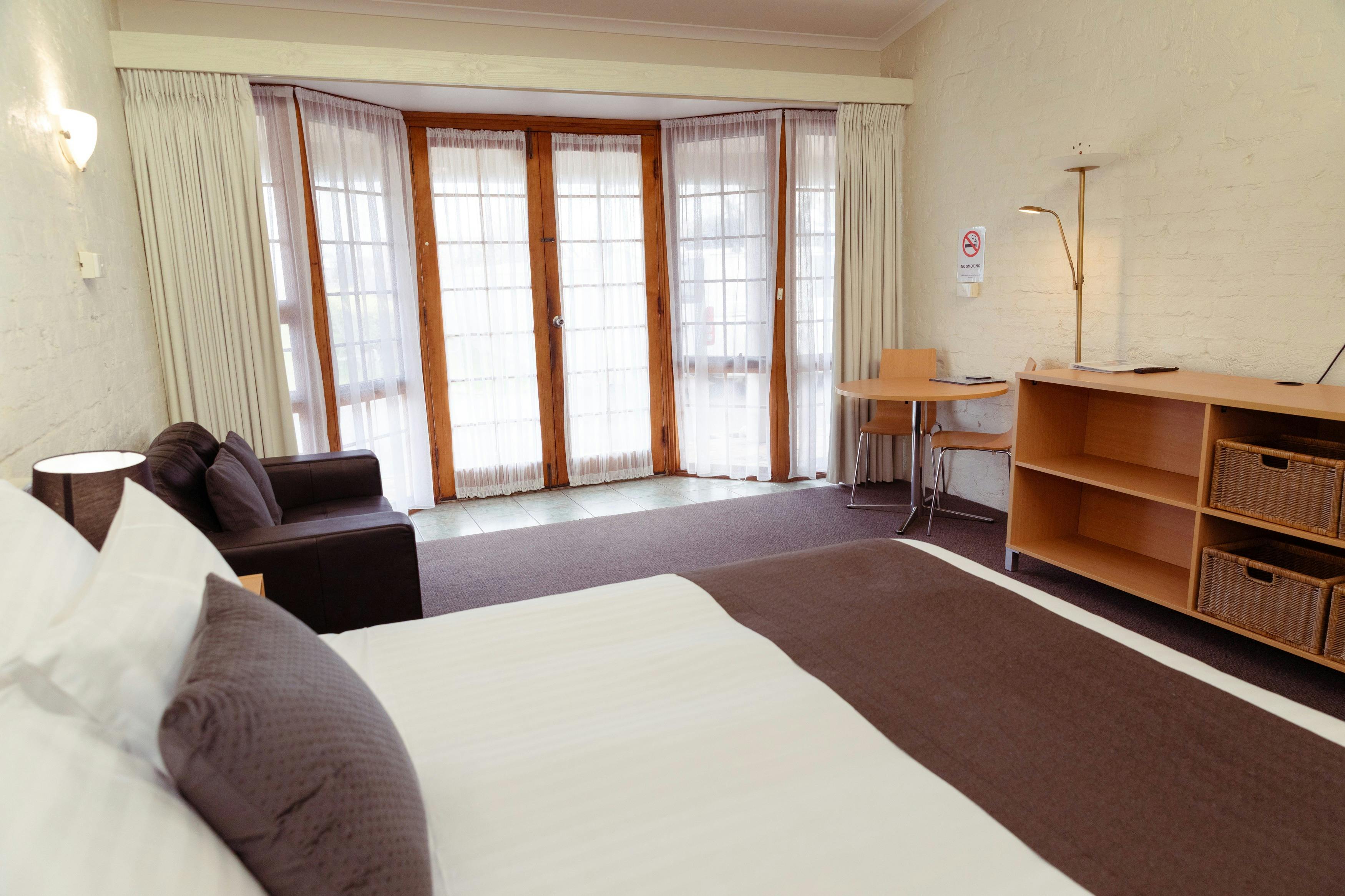 Barclay Motor Inn
