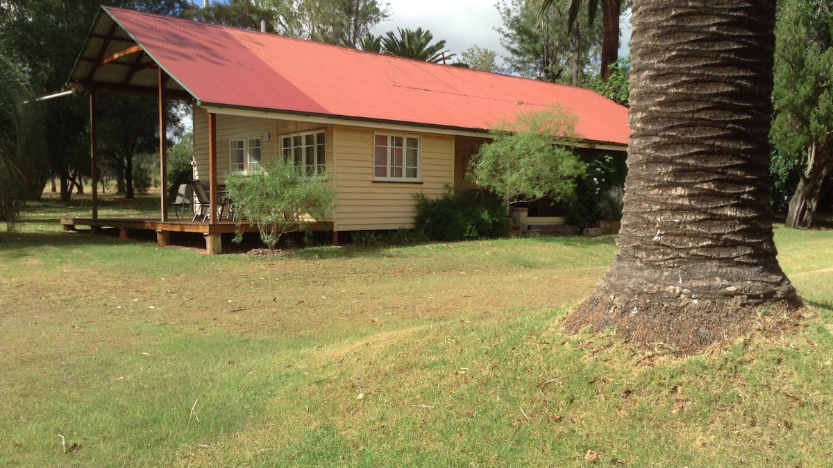 cottage facing Homestead front garden