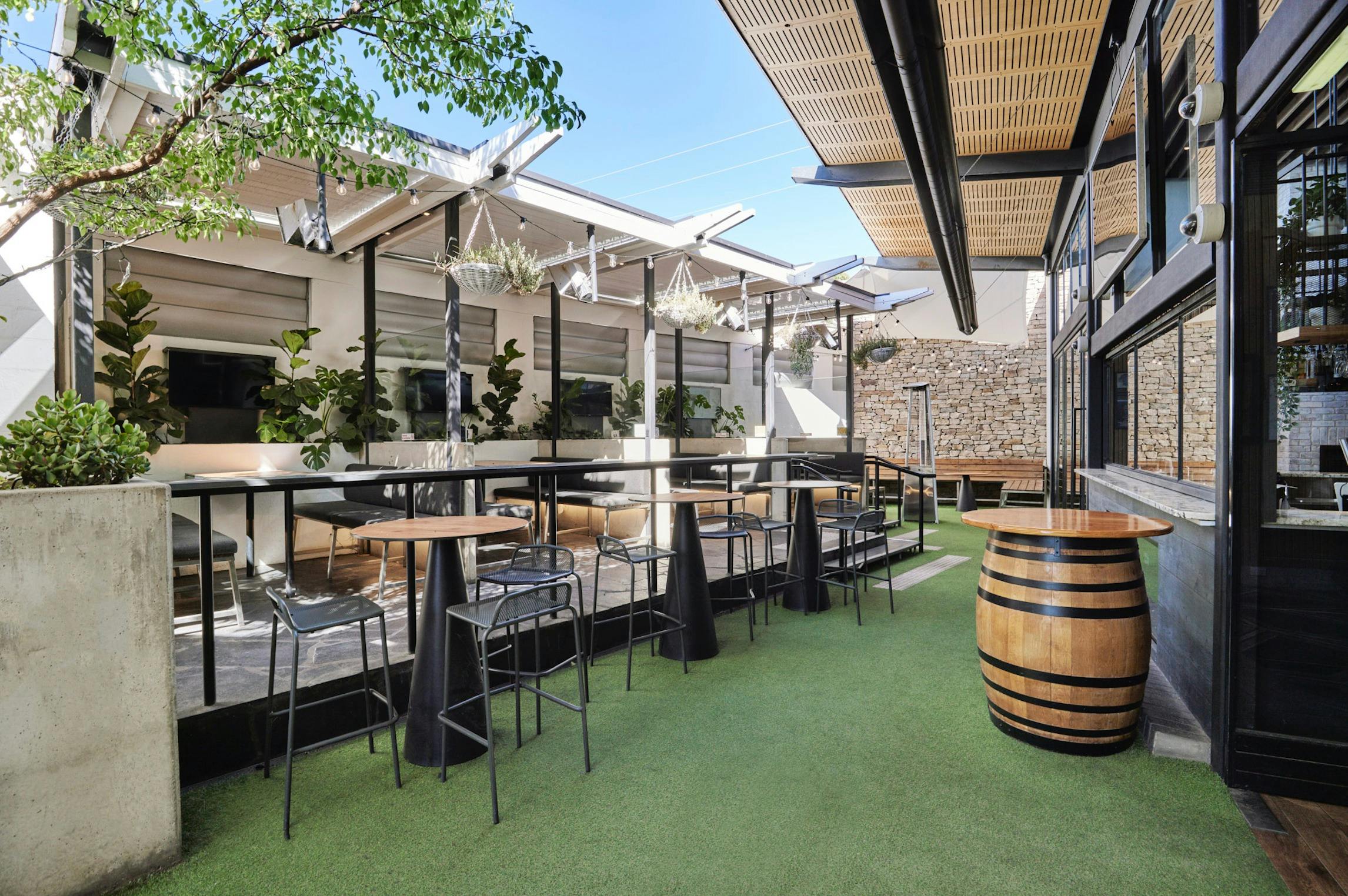 The Blue Gums Hotel - Bar 345 / Beer Garden