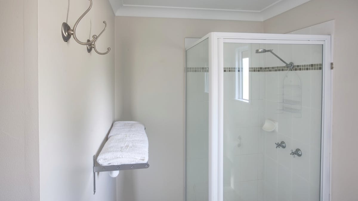 Family Bathroom - High Street Motor Inn Stanthorpe