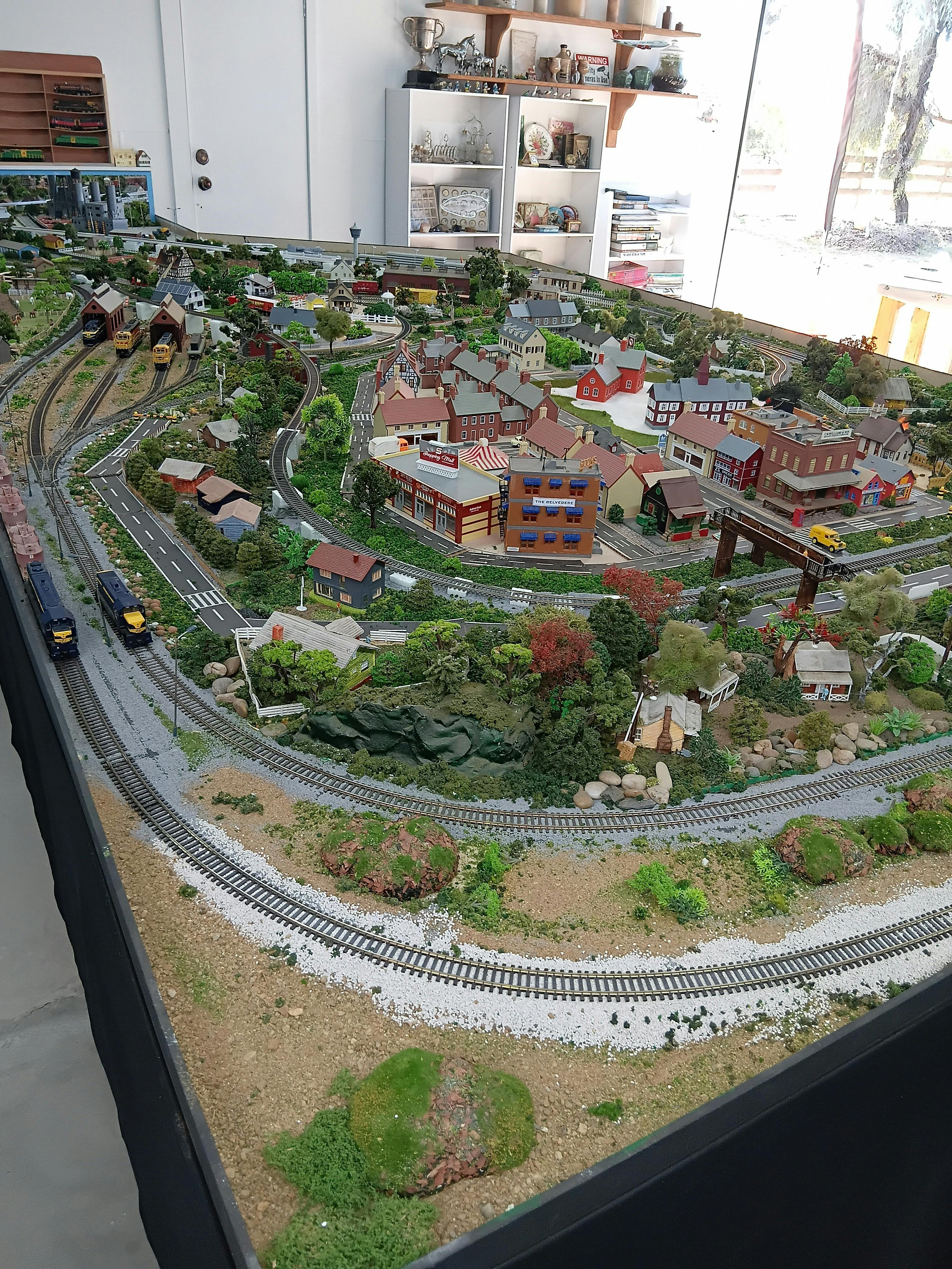 Shed layout of both scale layouts