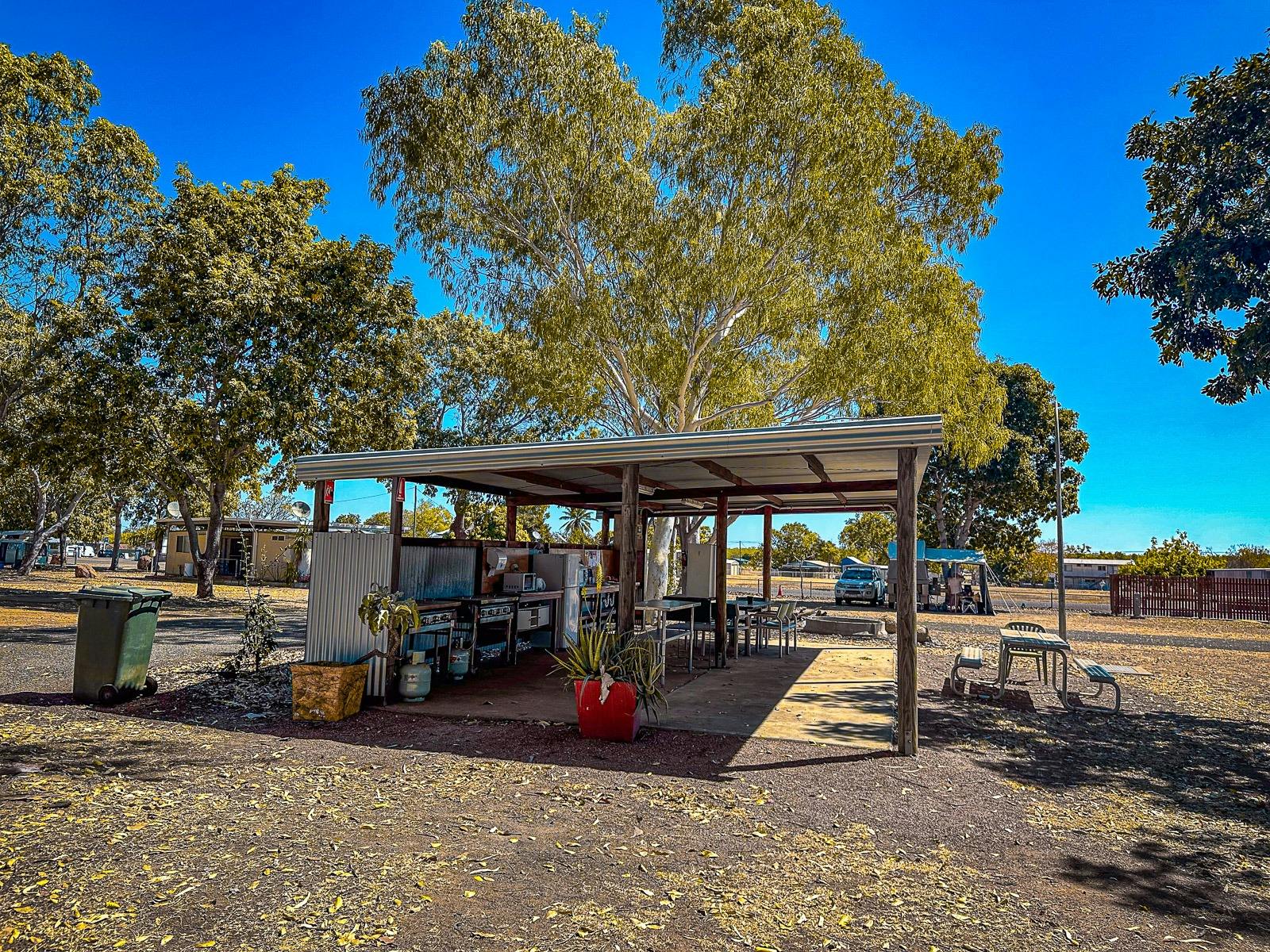 outback caravan park, outback queensland, spacious cabins, shady campground, camping,  caravan, stay