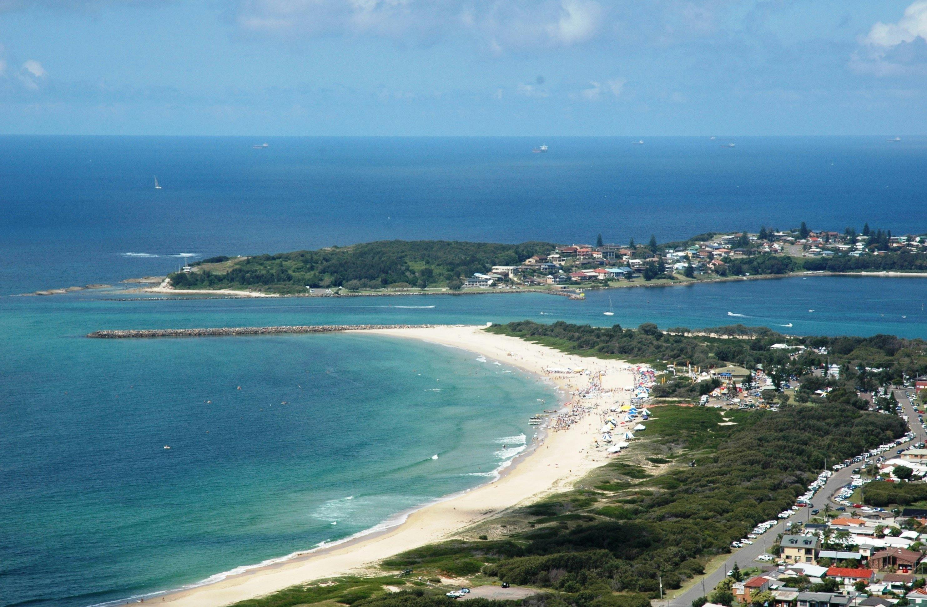 Blacksmiths Beach | NSW Holidays & Accommodation, Things To Do ...