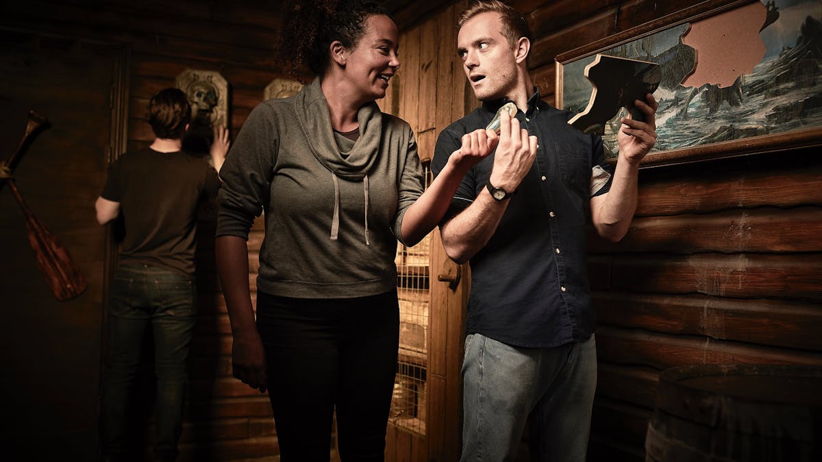 2 players solving a puzzle in a pirate themed escape room