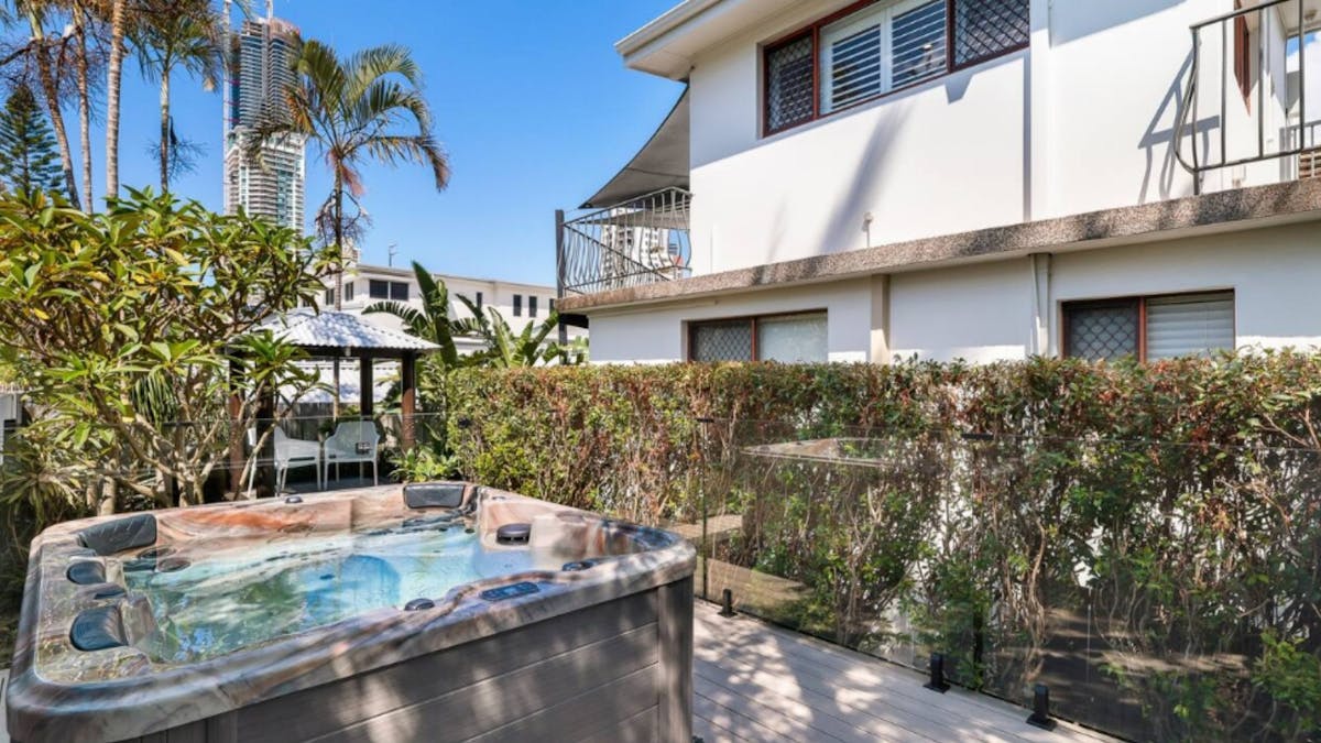 2 bedroom villa in Surfers Paradise - Spa