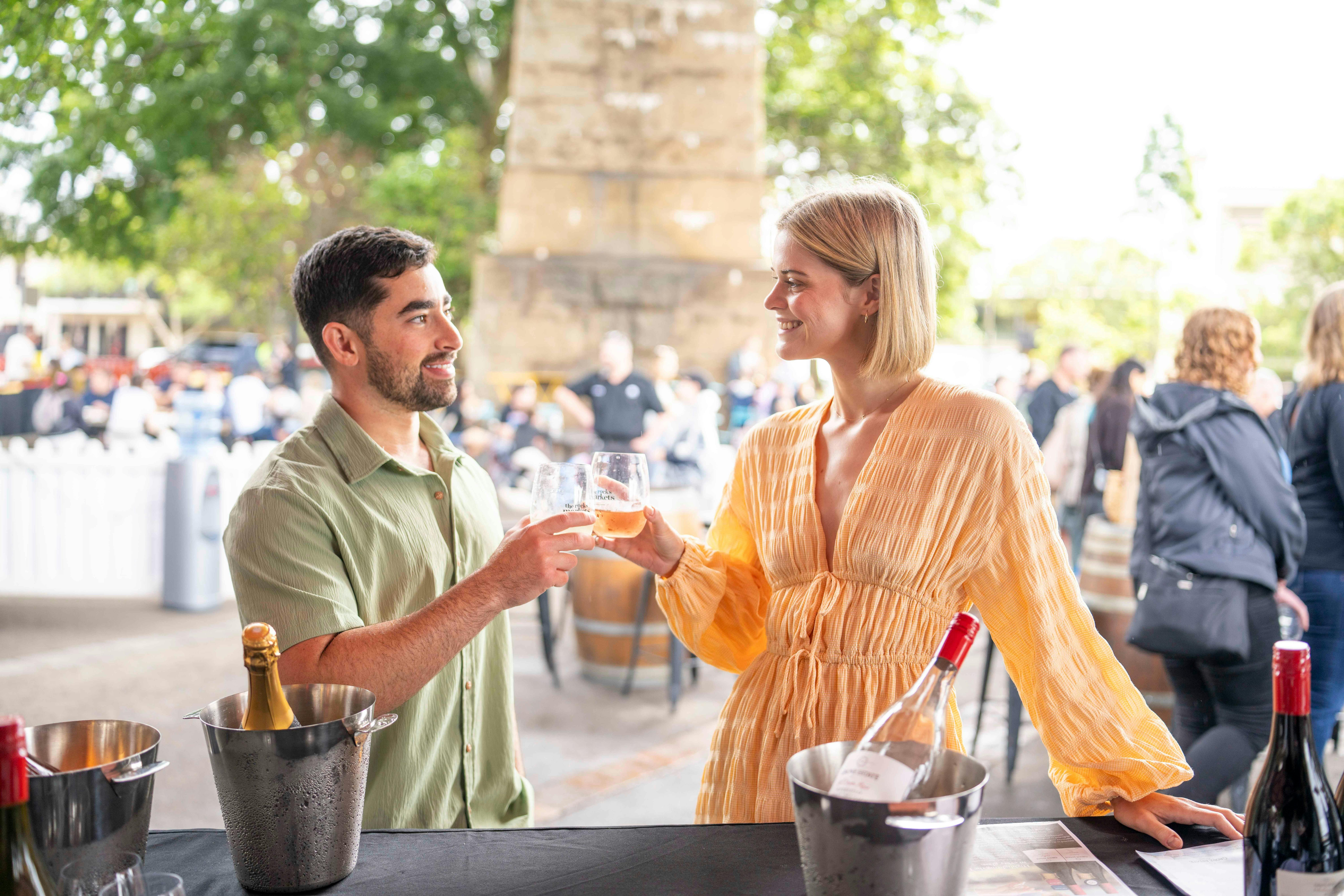 新南威尔士州葡萄酒窖在岩石市场