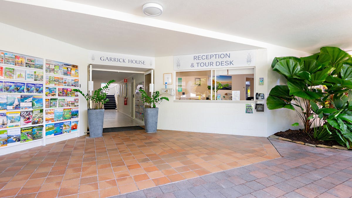 Garrick House tour desk free wi-fi holiday apartment self contained free parking location