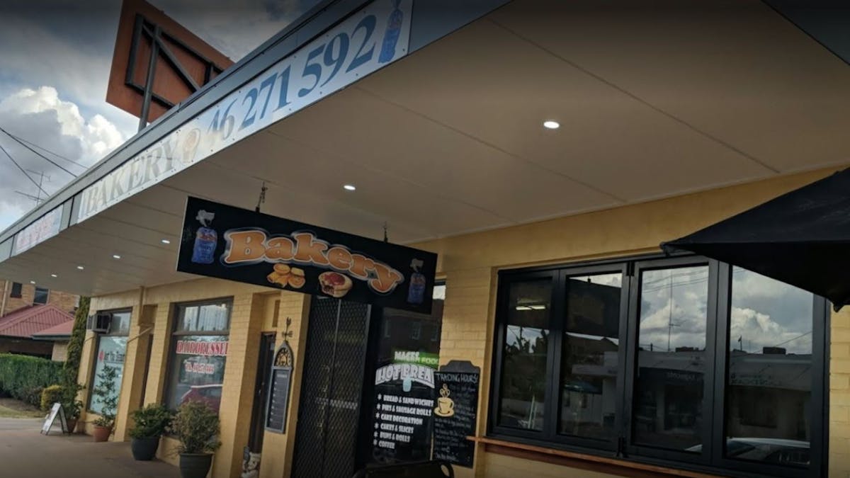 Mace's Hot Bread Bakery Cafe