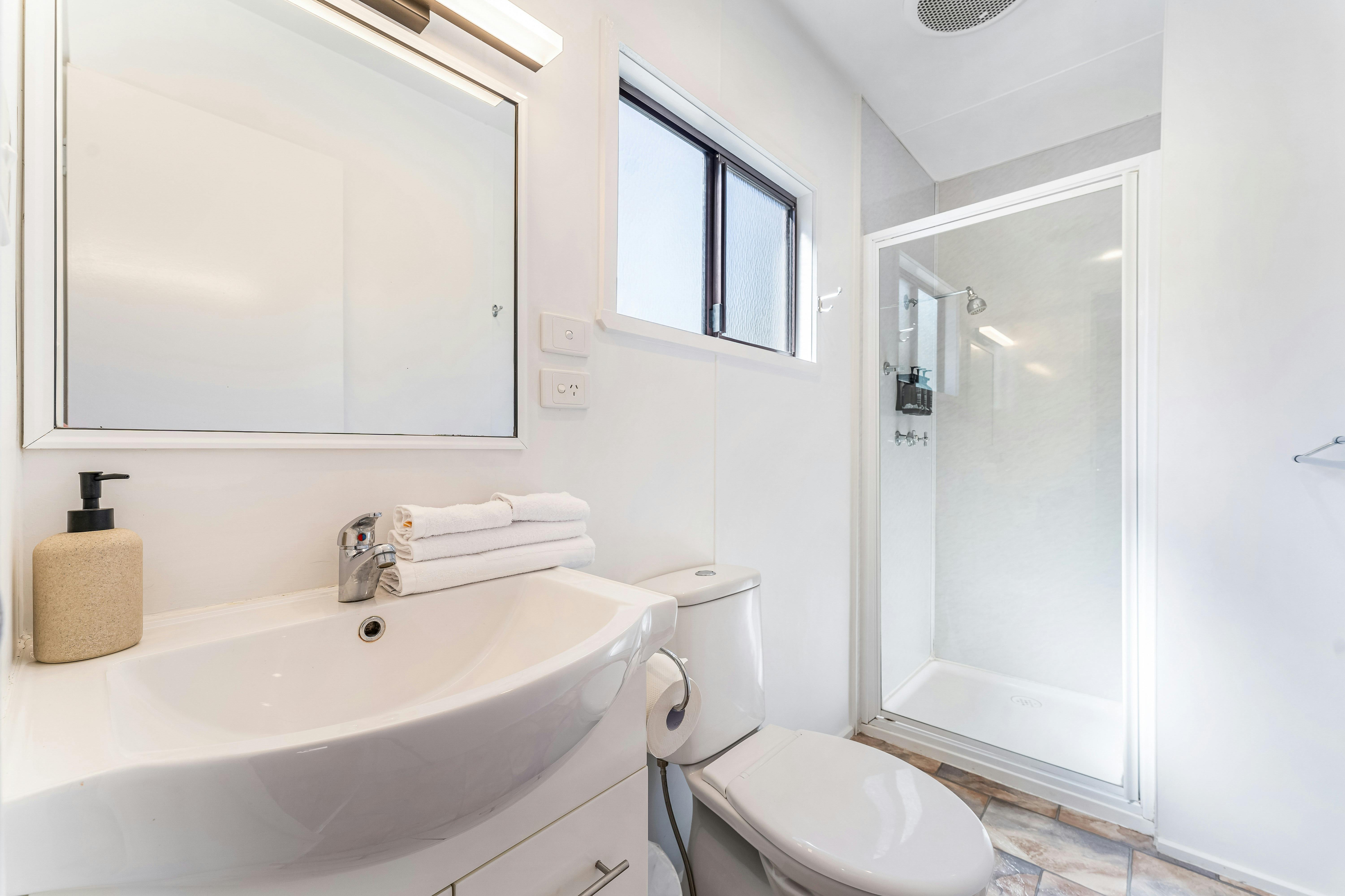 Pet Friendly Two Bedroom Cabin | Tasman Holiday Parks - Bright