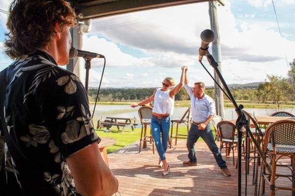 Live Music Sunday Sessions in the Vines