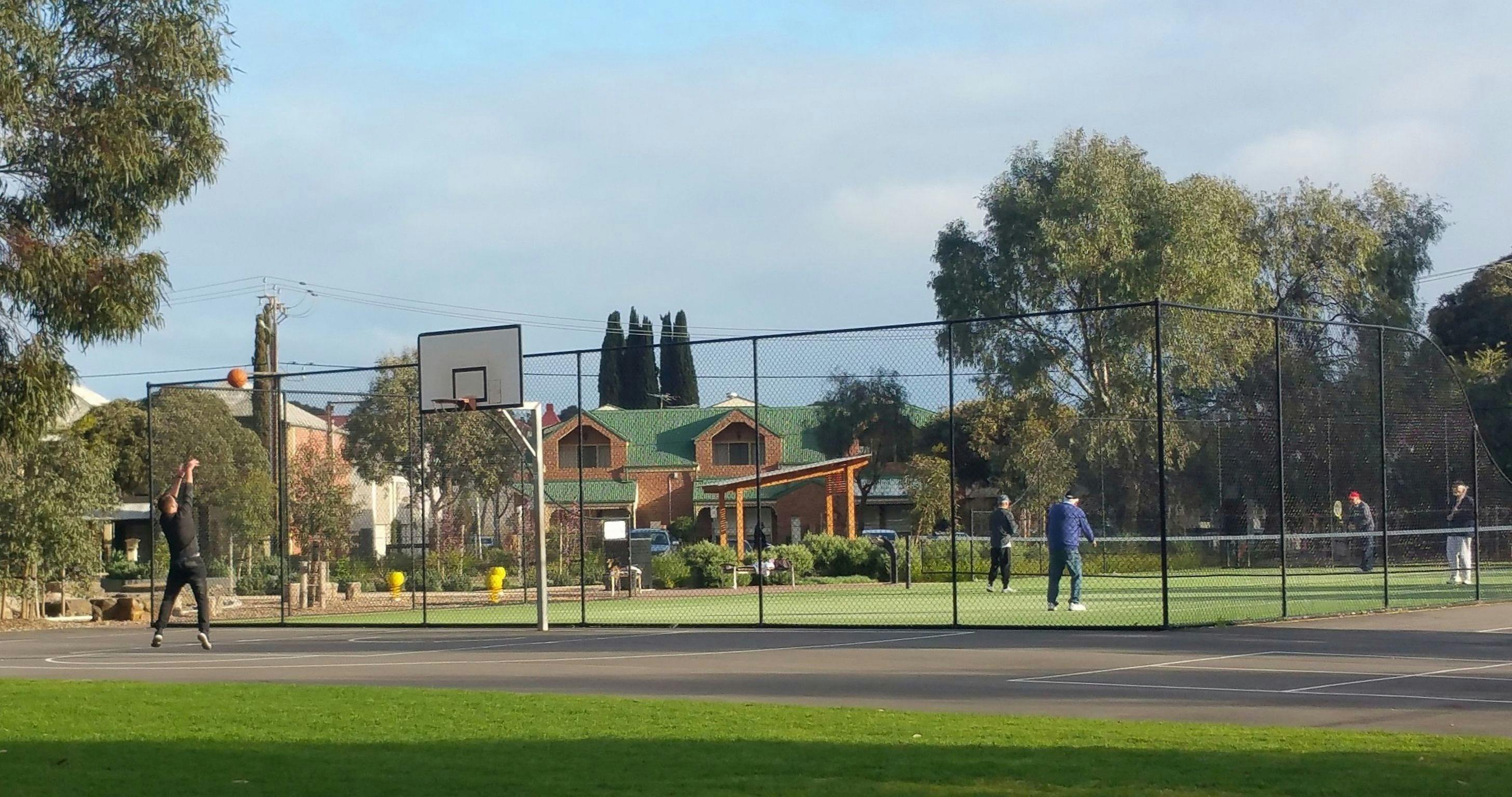 Tennis and half-court basketball in Bundey's Paddock / Tidlangga (Park 9)