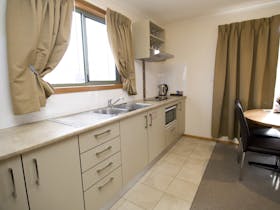 Studio Cabin Kitchenette