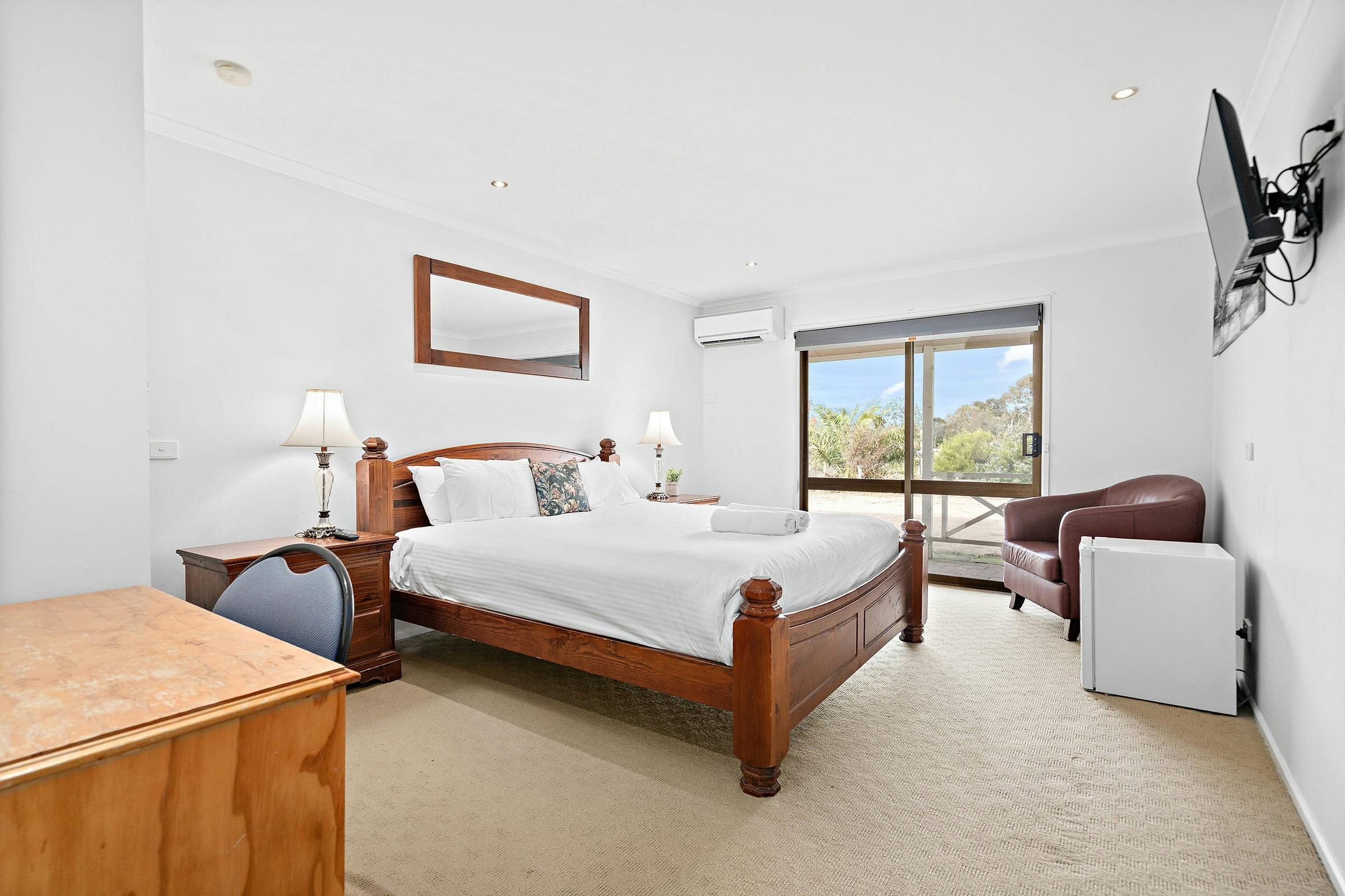 Motel Standard King Room