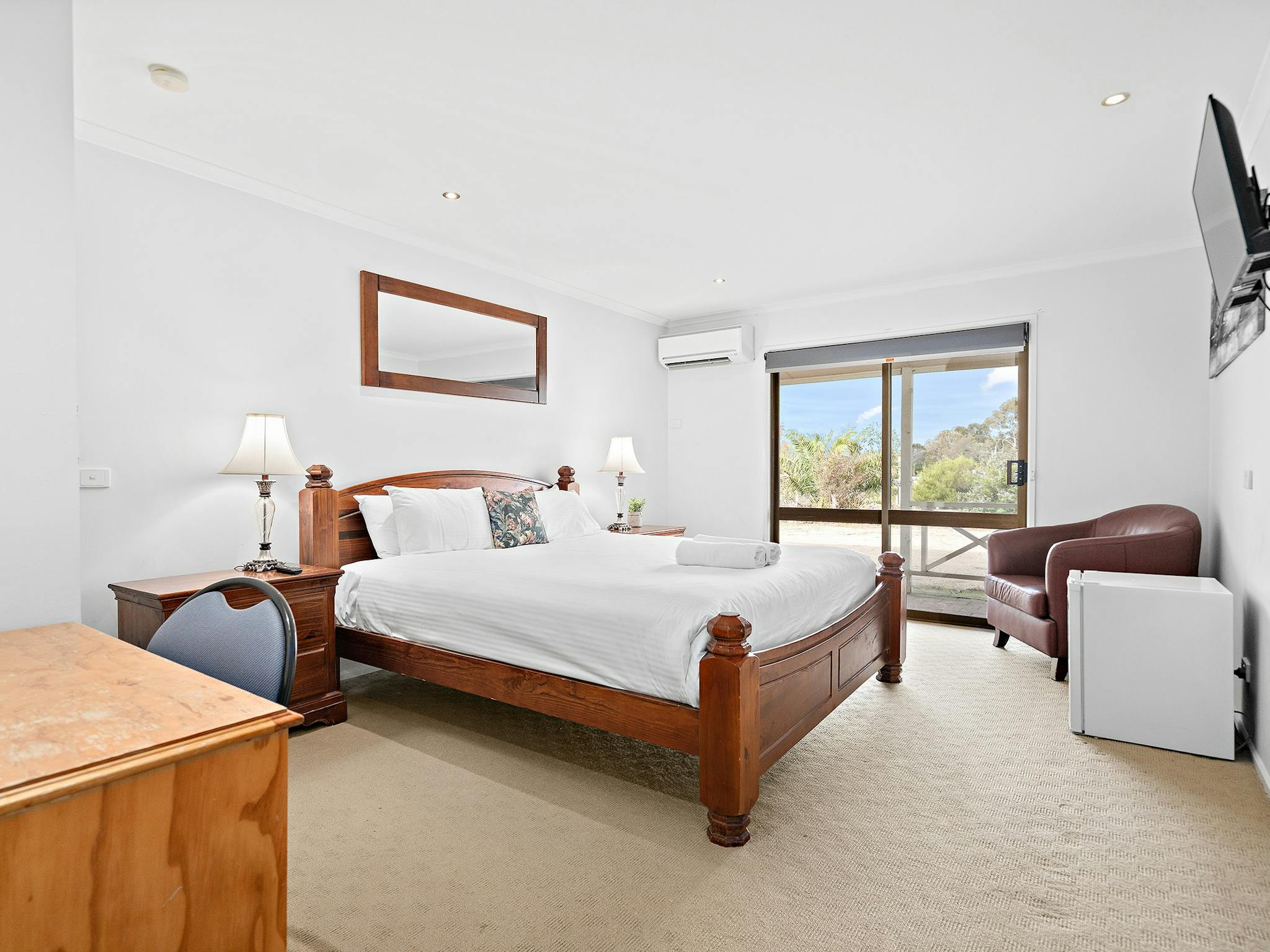 Motel Standard King Room