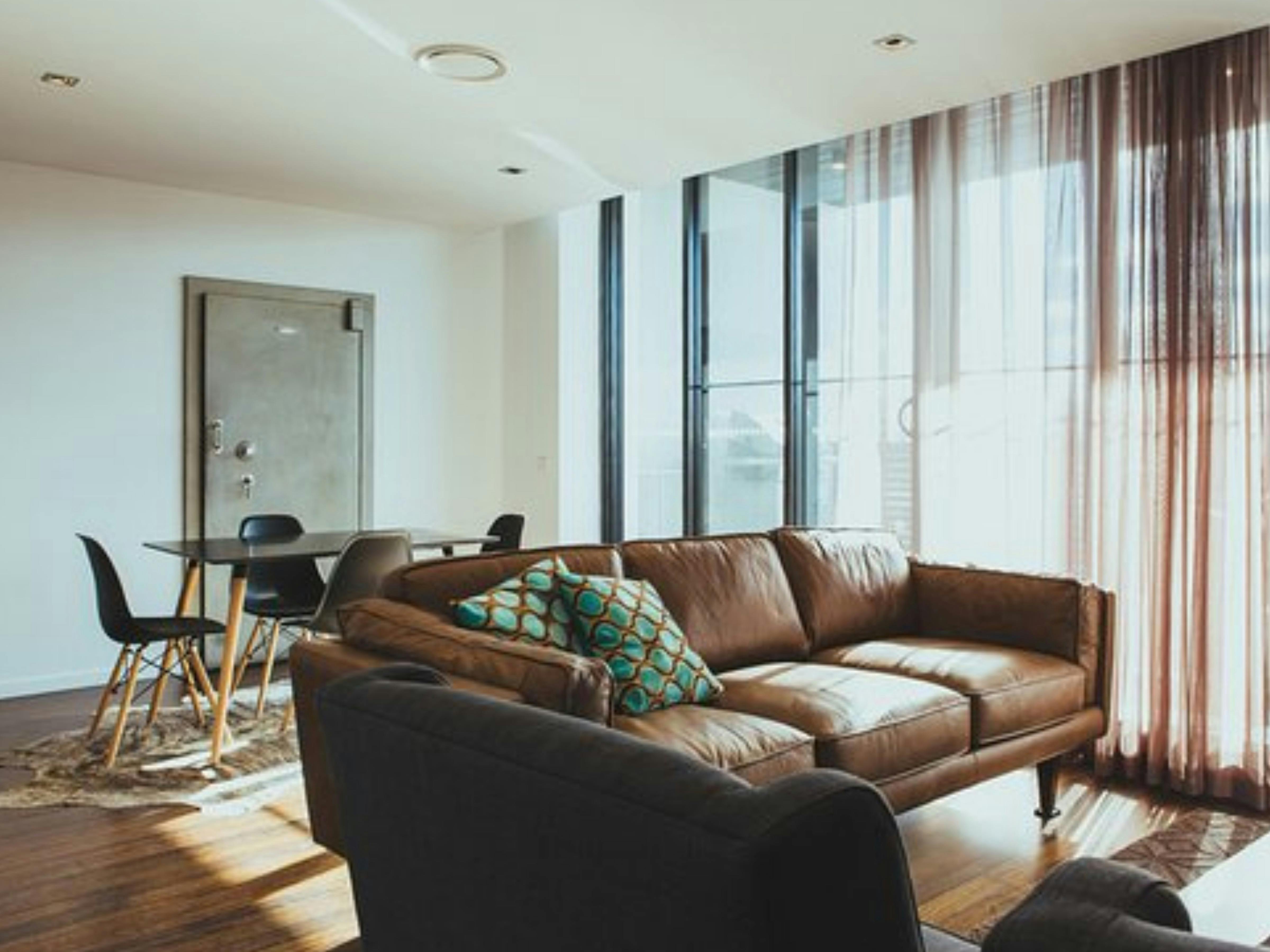 Corryong Accommodation - Milton Boutique Accommodation - Deluxe Apartment Lounge / Dining