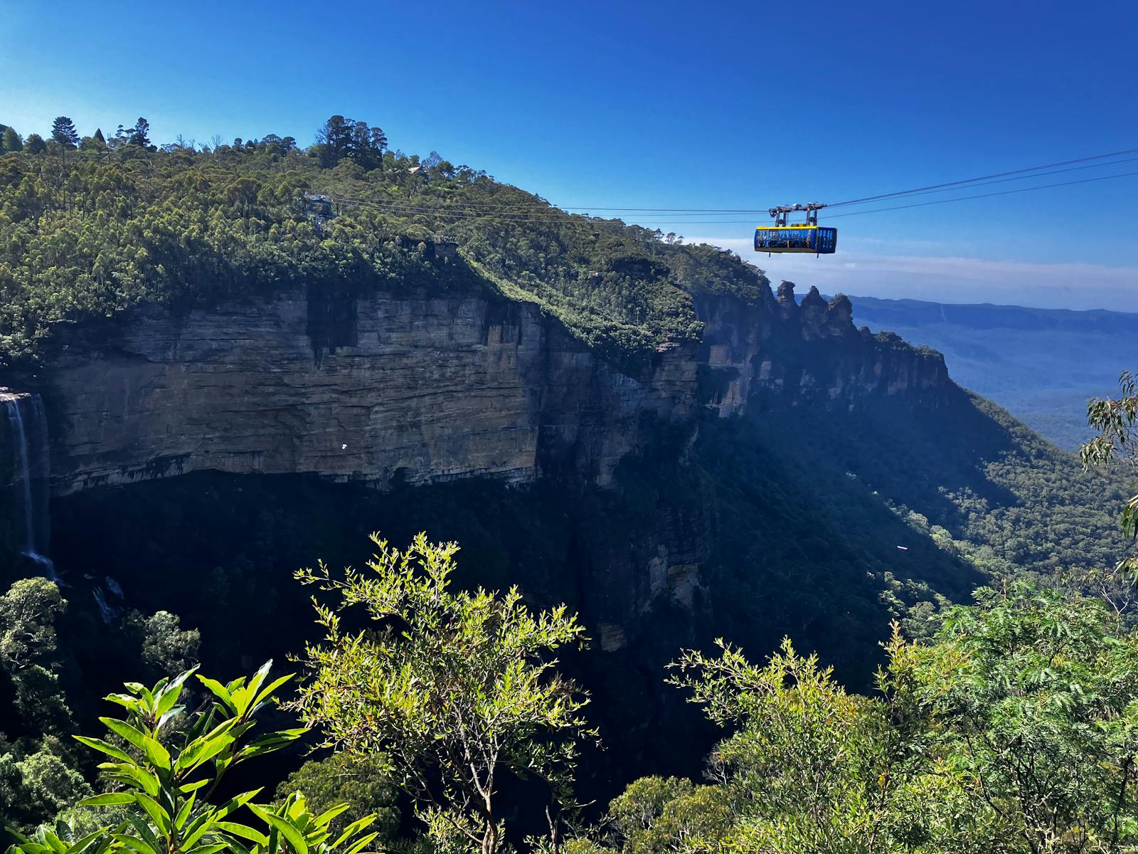 View of the valley in Blue Mountains, with gondala in distance