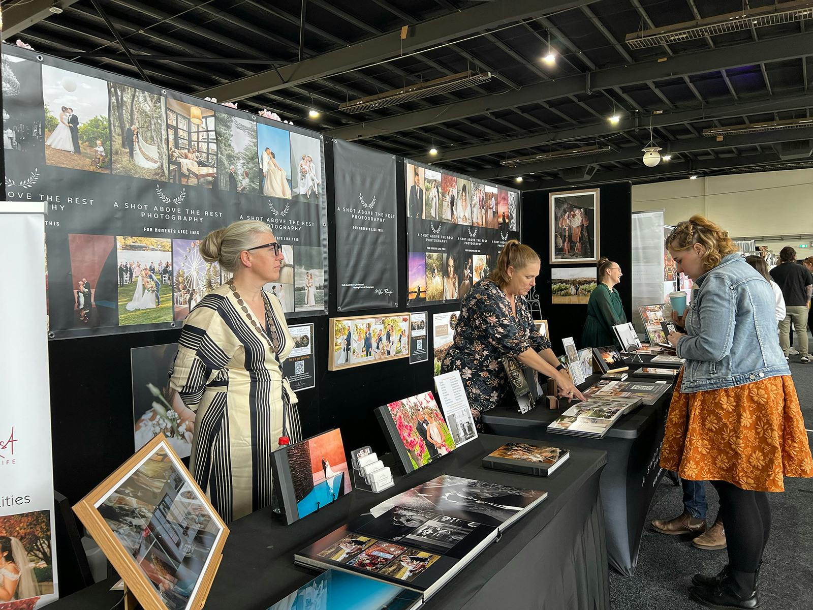 Attendee chatting with Exhibitor at Your Local Wedding Guide Expo.