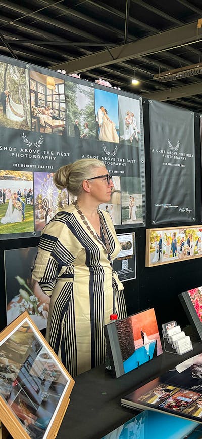 Attendee chatting with Exhibitor at Your Local Wedding Guide Expo.