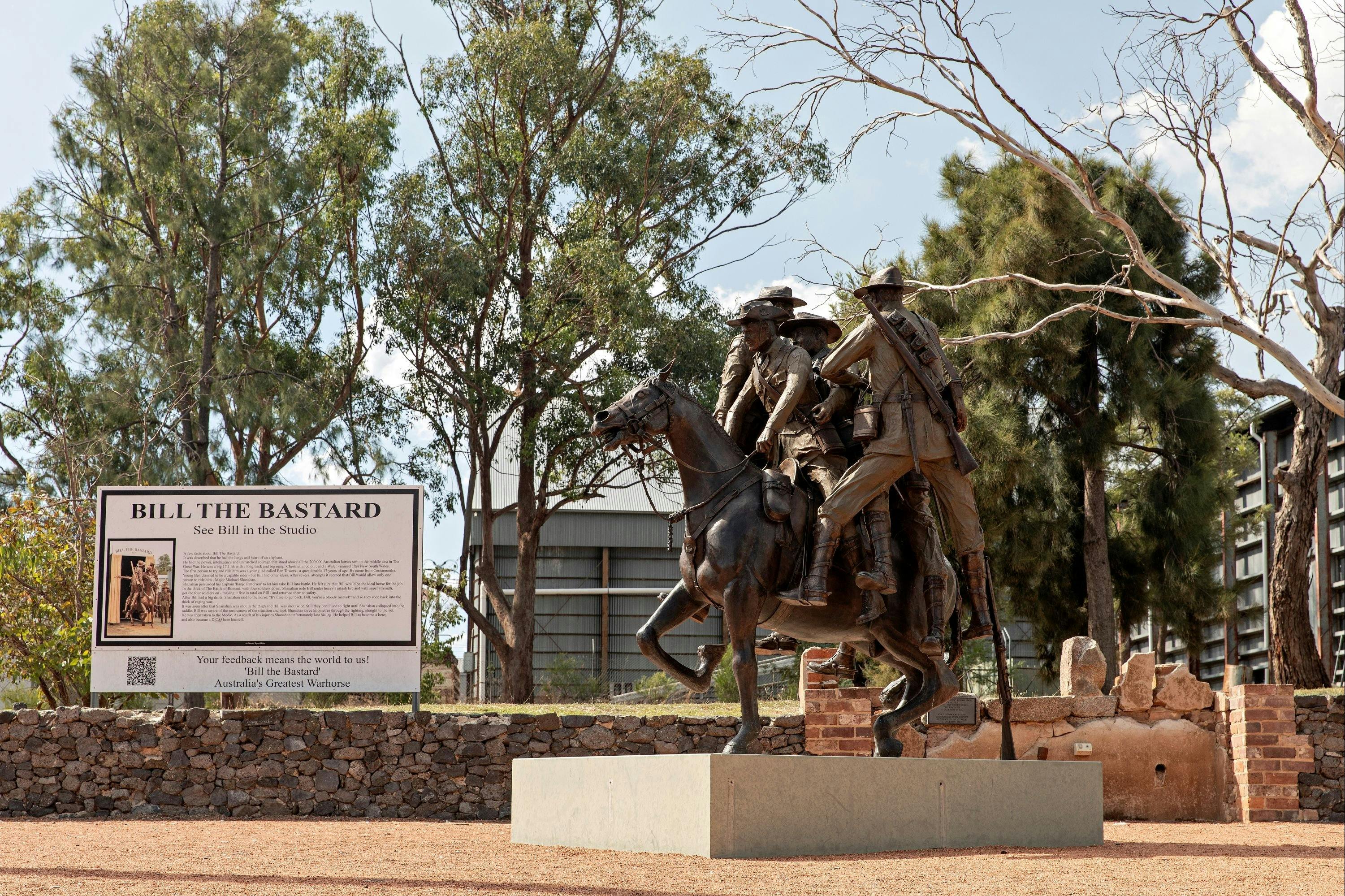 Sculpture of soldiers standing on the war-horse