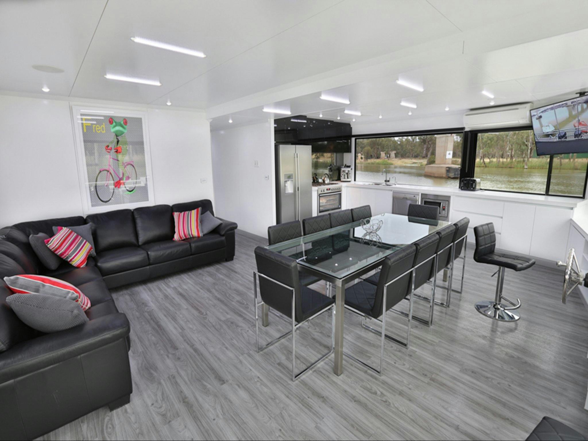 Platinum Indulgence living area