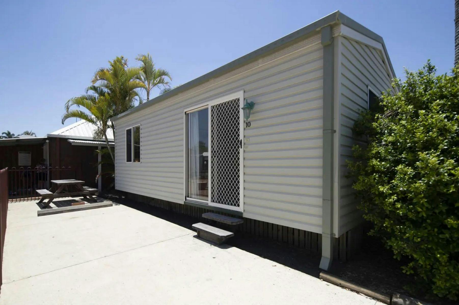 Standard Twin Cabin