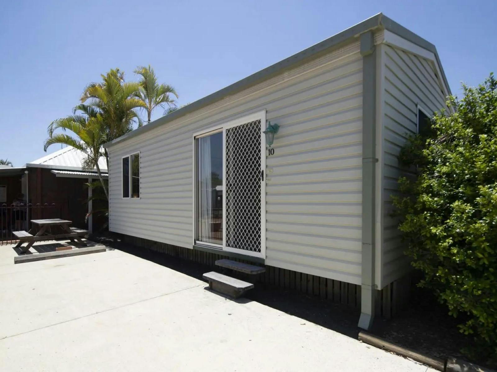Standard Twin Cabin Exterior Standard Twin Cabin Exterior