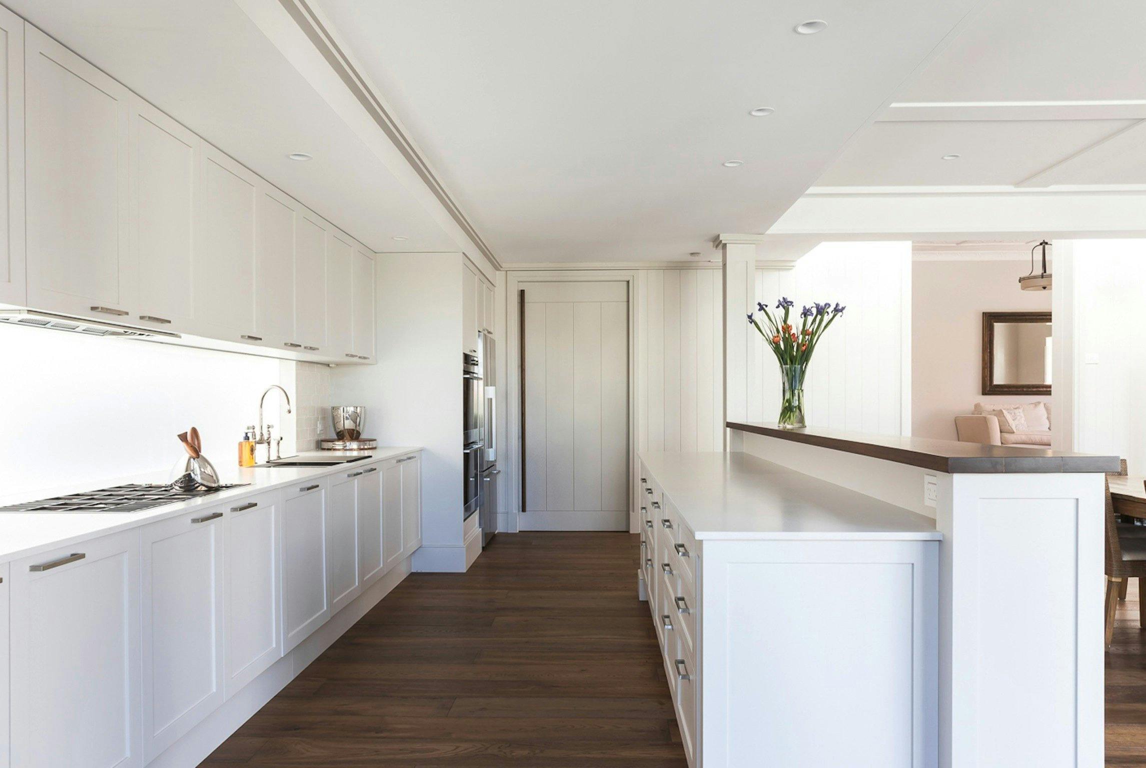 You'll love the fully equipped kitchen and its breakfast bar