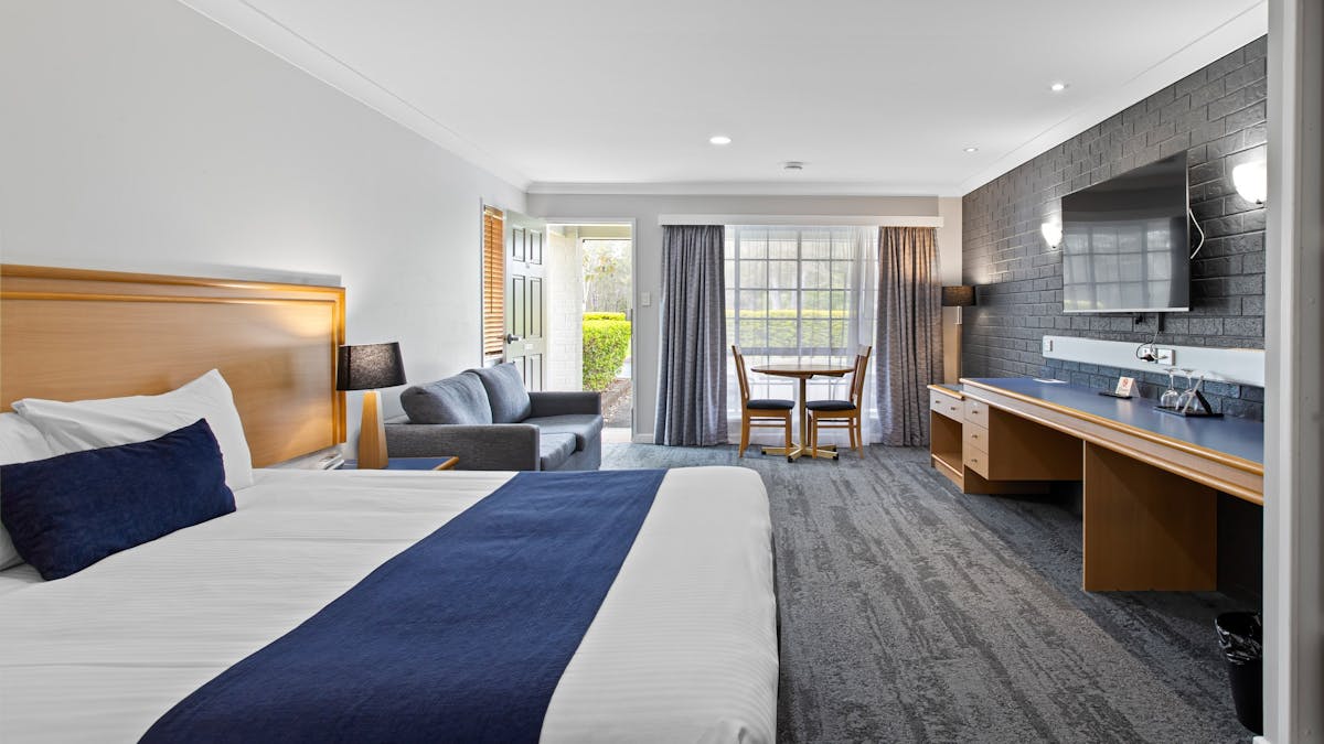 king bed spacious microwave crockery cutlery air conditioned ensuite