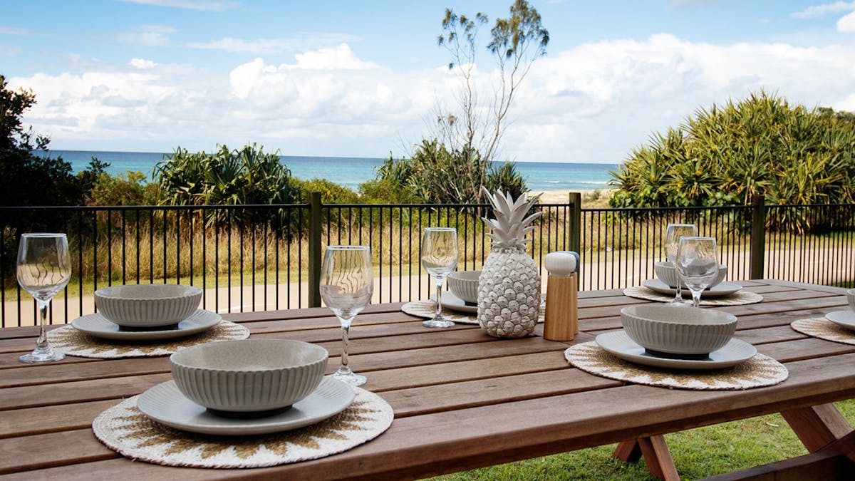 3 Bedroom unit in Bilinga - outdoor dining