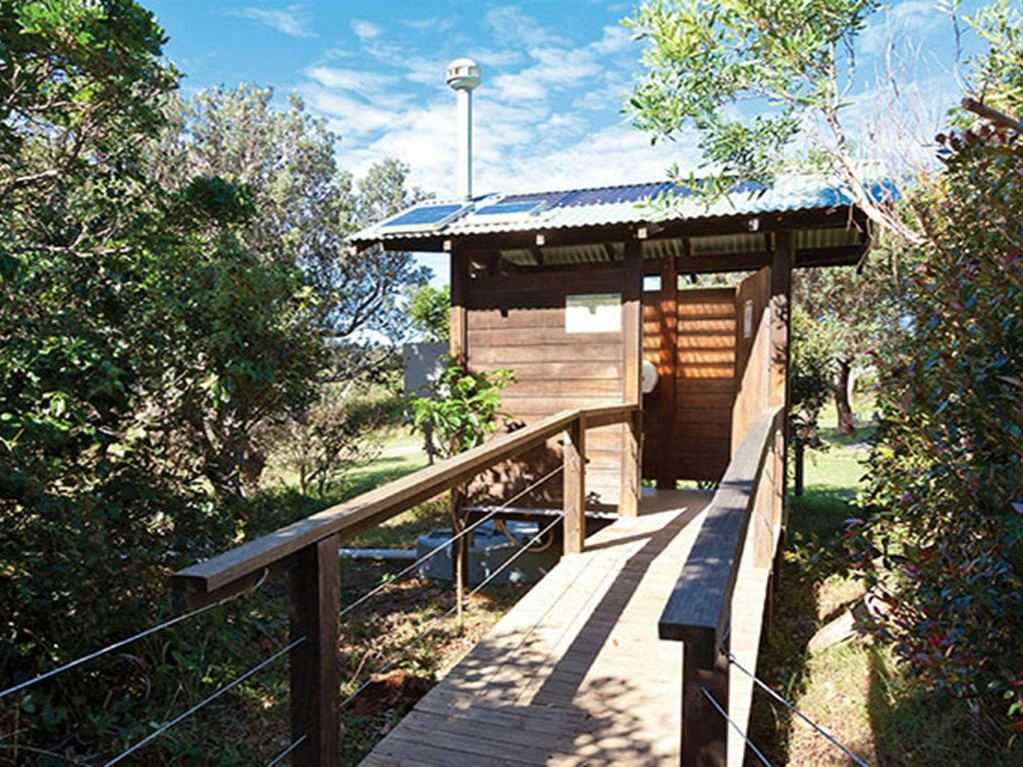 Yuraygir 국립공원의 Boorkoom 캠핑장 화장실. 사진: Robert Cleary/DPIE