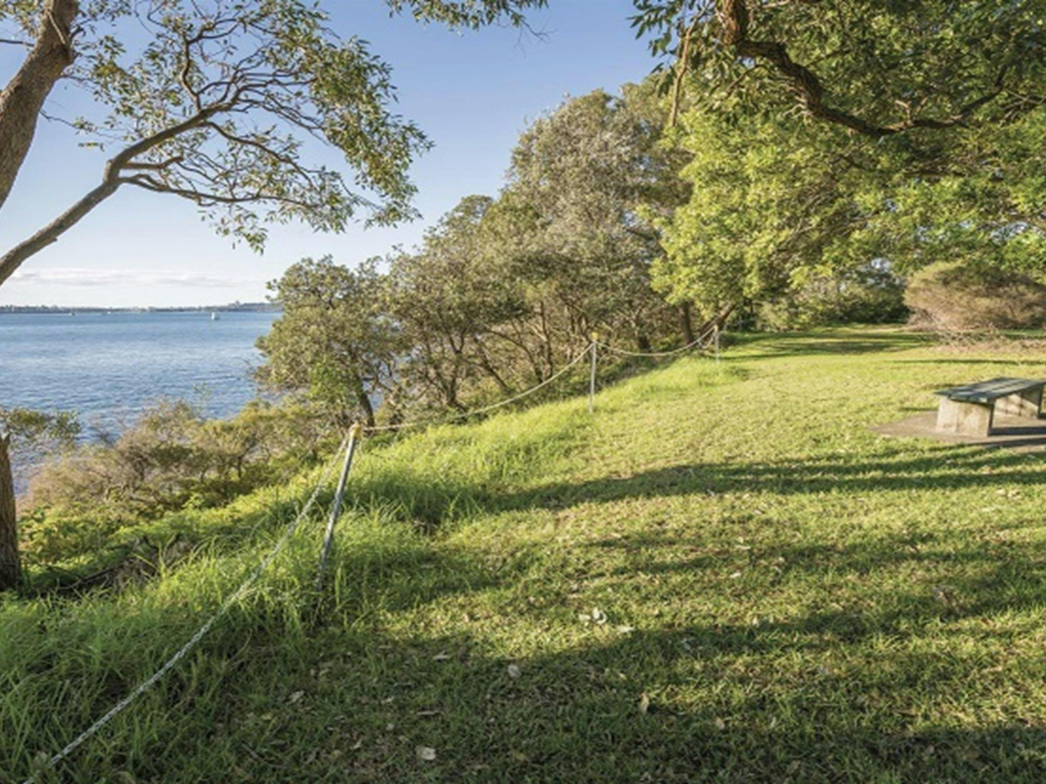 Ausblick über die Bucht von Bottle and Glass Point, Sydney Harbour National Park. Foto: John Spencer