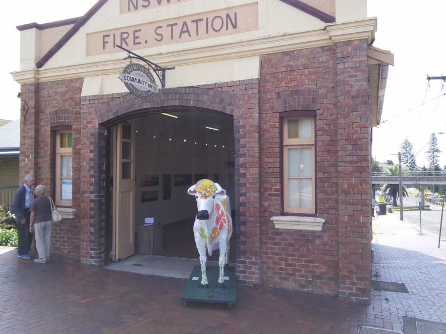 Daisy sculpture outside the old fire station