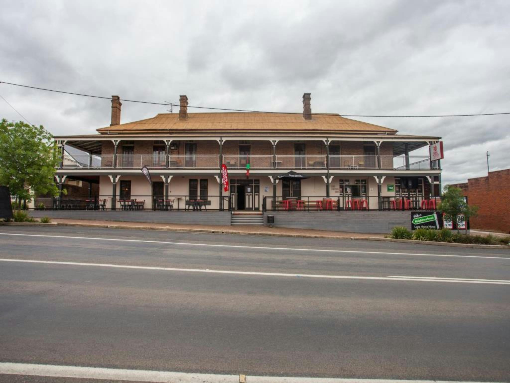The Light Horse Hotel Murrumburrah NSW Holidays &