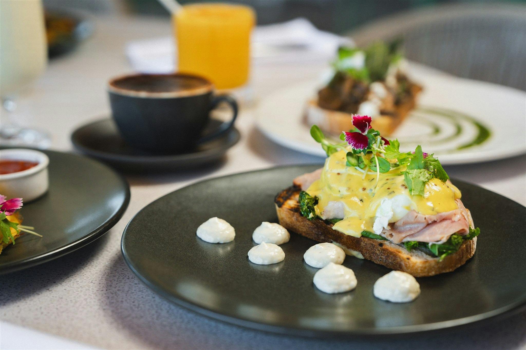 eggs benedict at cardon Pelican Waters golf club