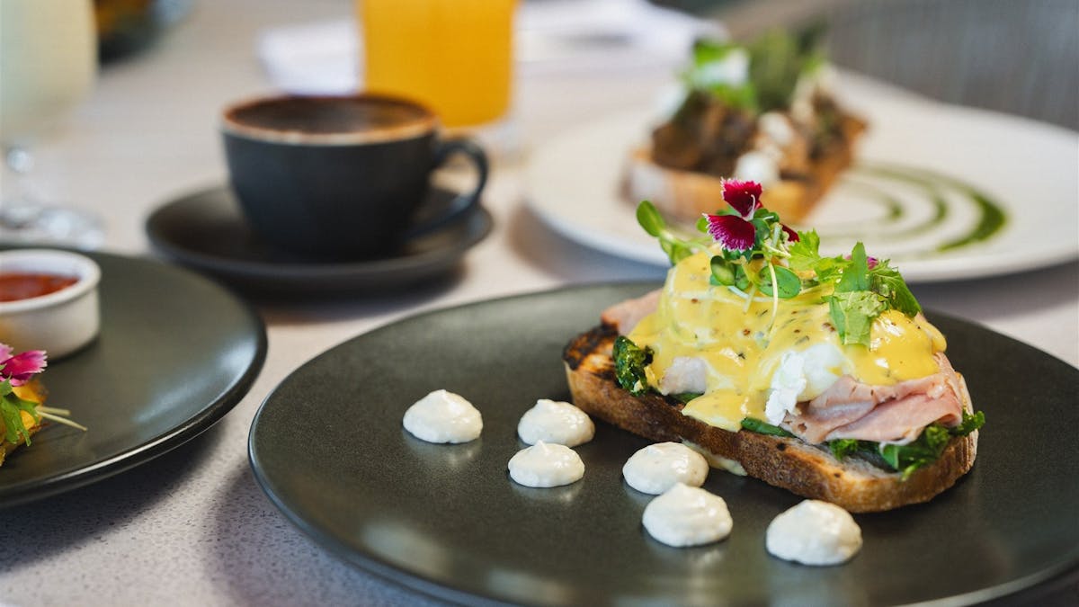 eggs benedict at cardon Pelican Waters golf club