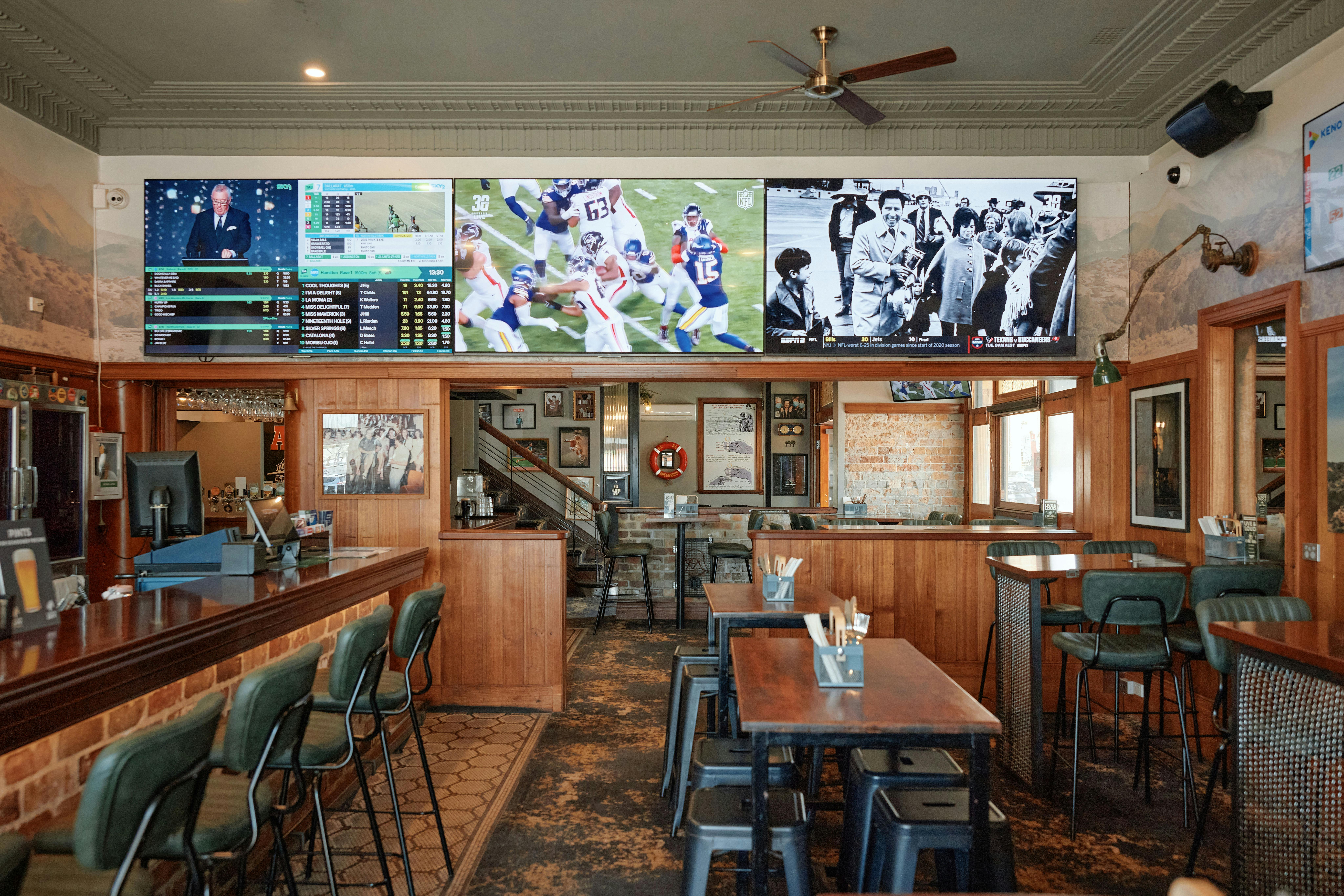 The Greenroof Hotel - Front Bar