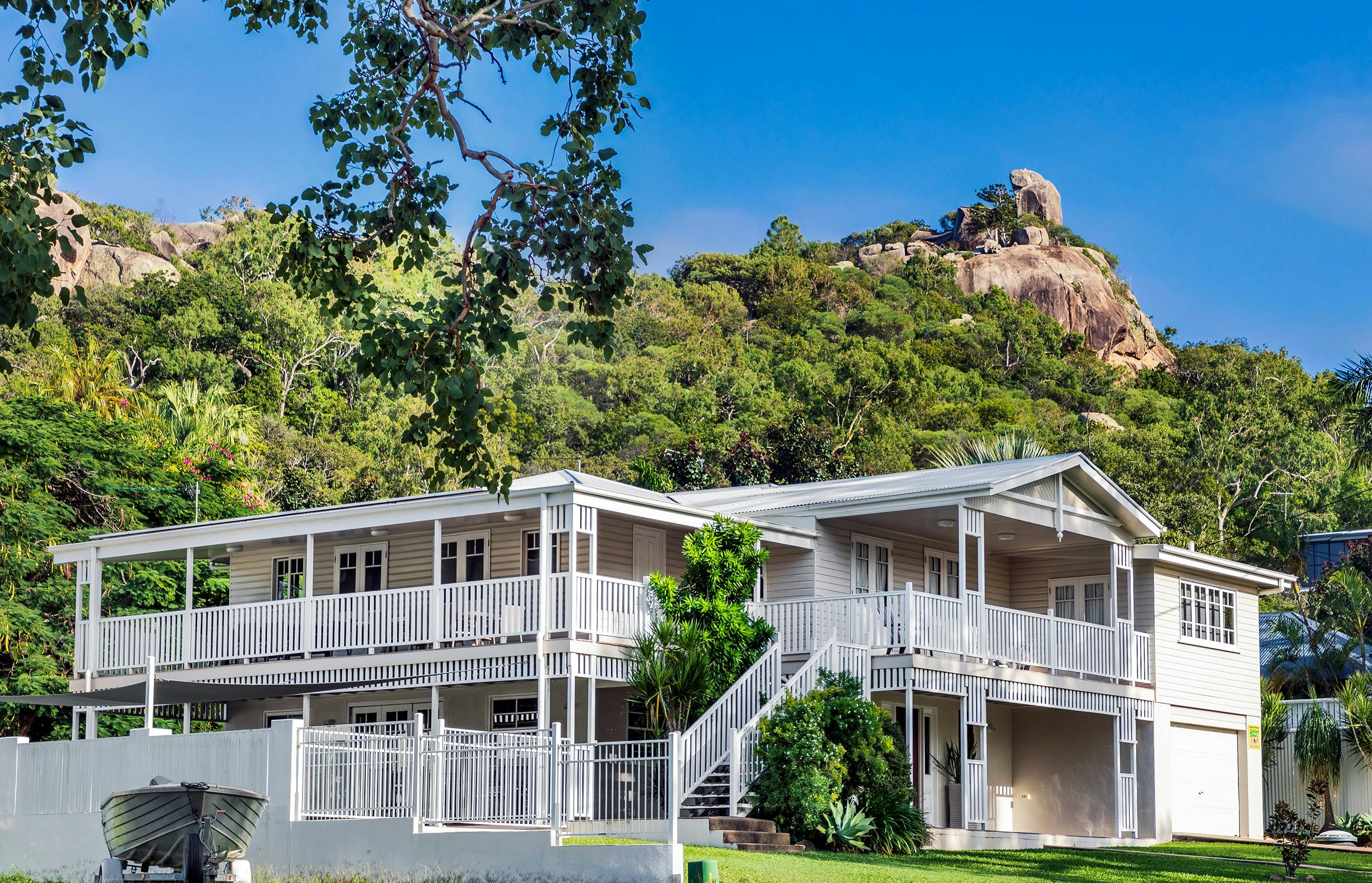 Island Adventure Holiday House