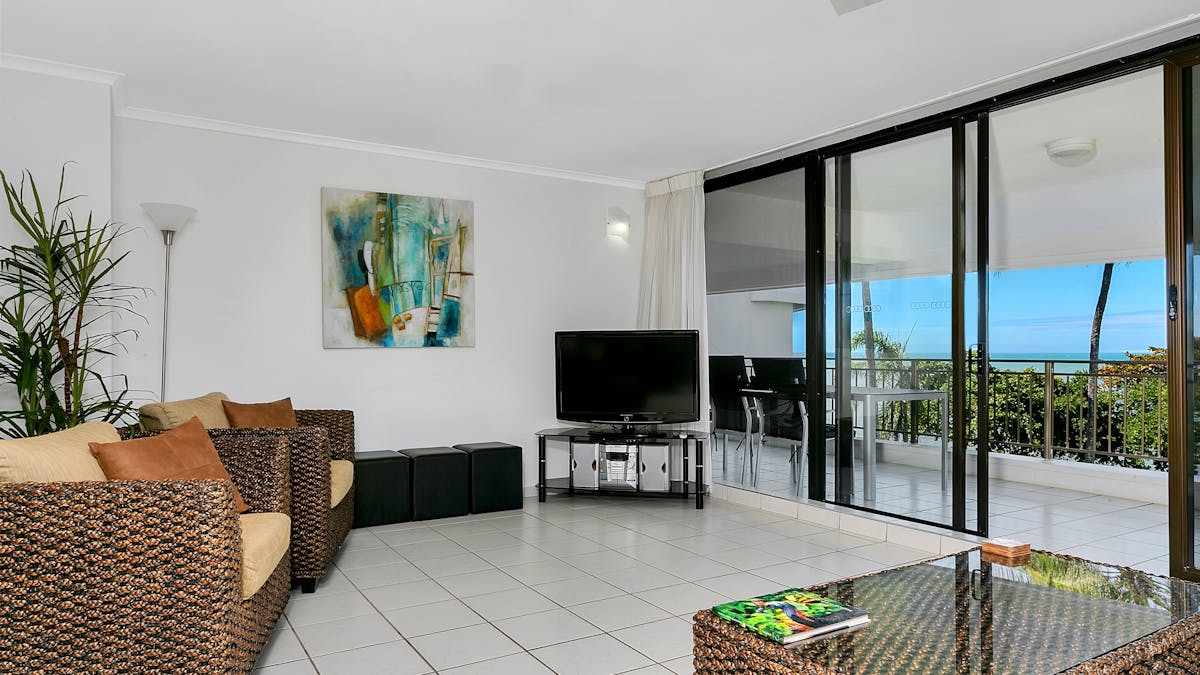 Beachfront spacious apartment with  sea views.
