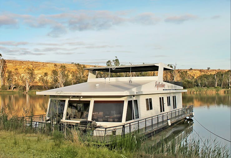 Griffens Marina Houseboats Reflections
