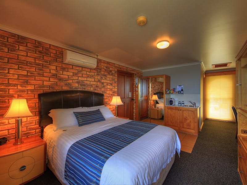 Motel ensuite rooms image