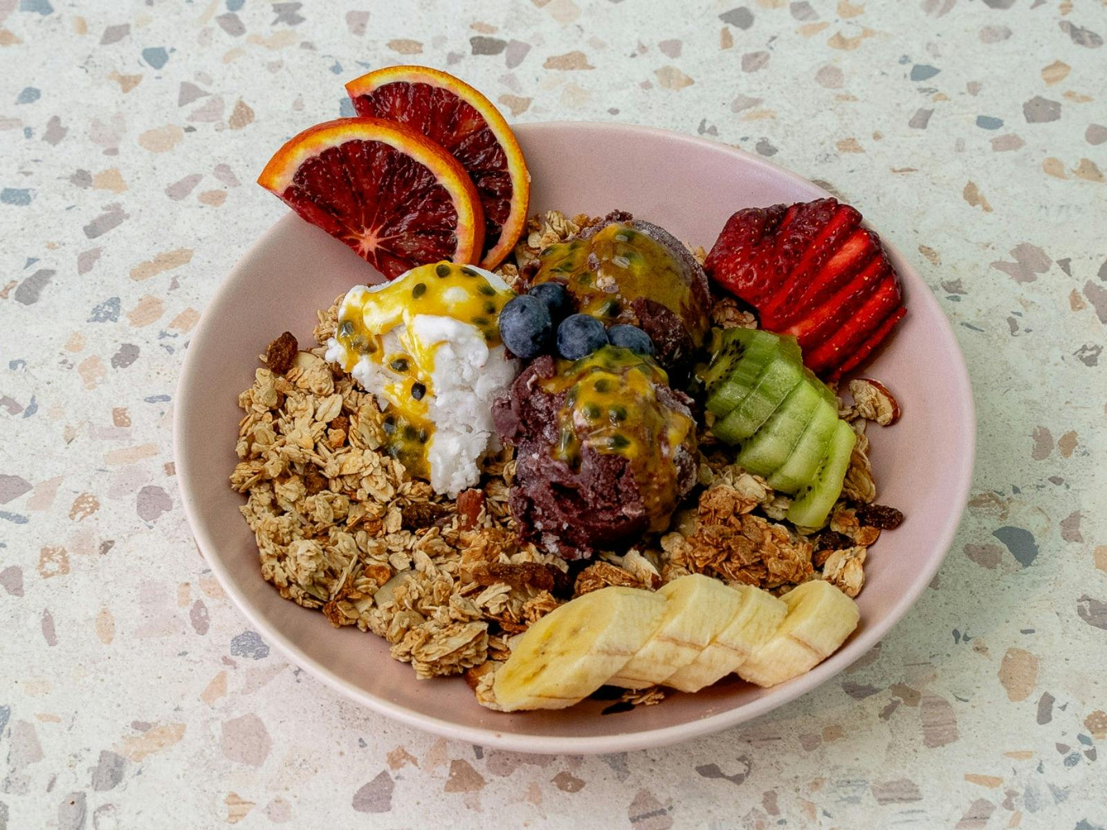 Nourish bowl, acaie bowl, granola, smoothies, juice