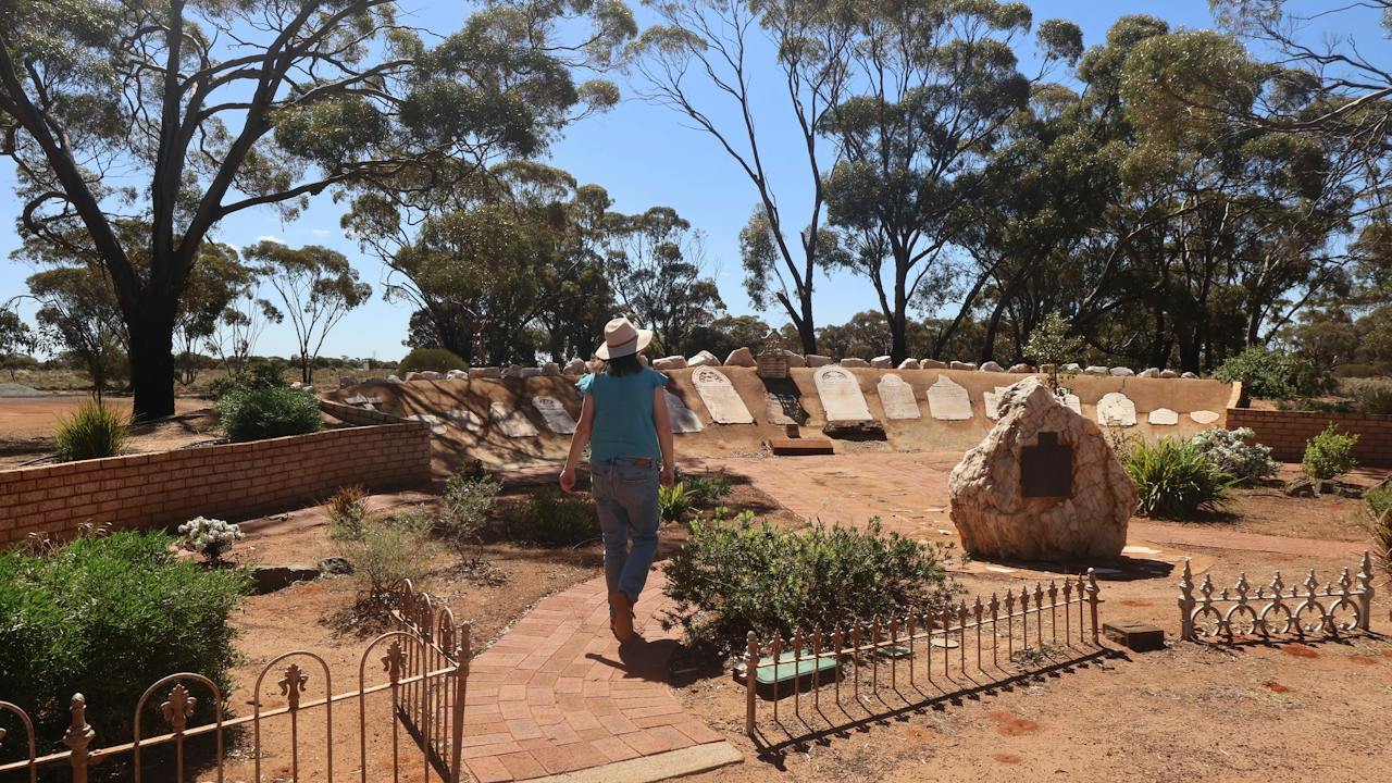 Old Southern Cross Cemetery