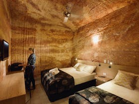 Lookout Cave Underground Motel