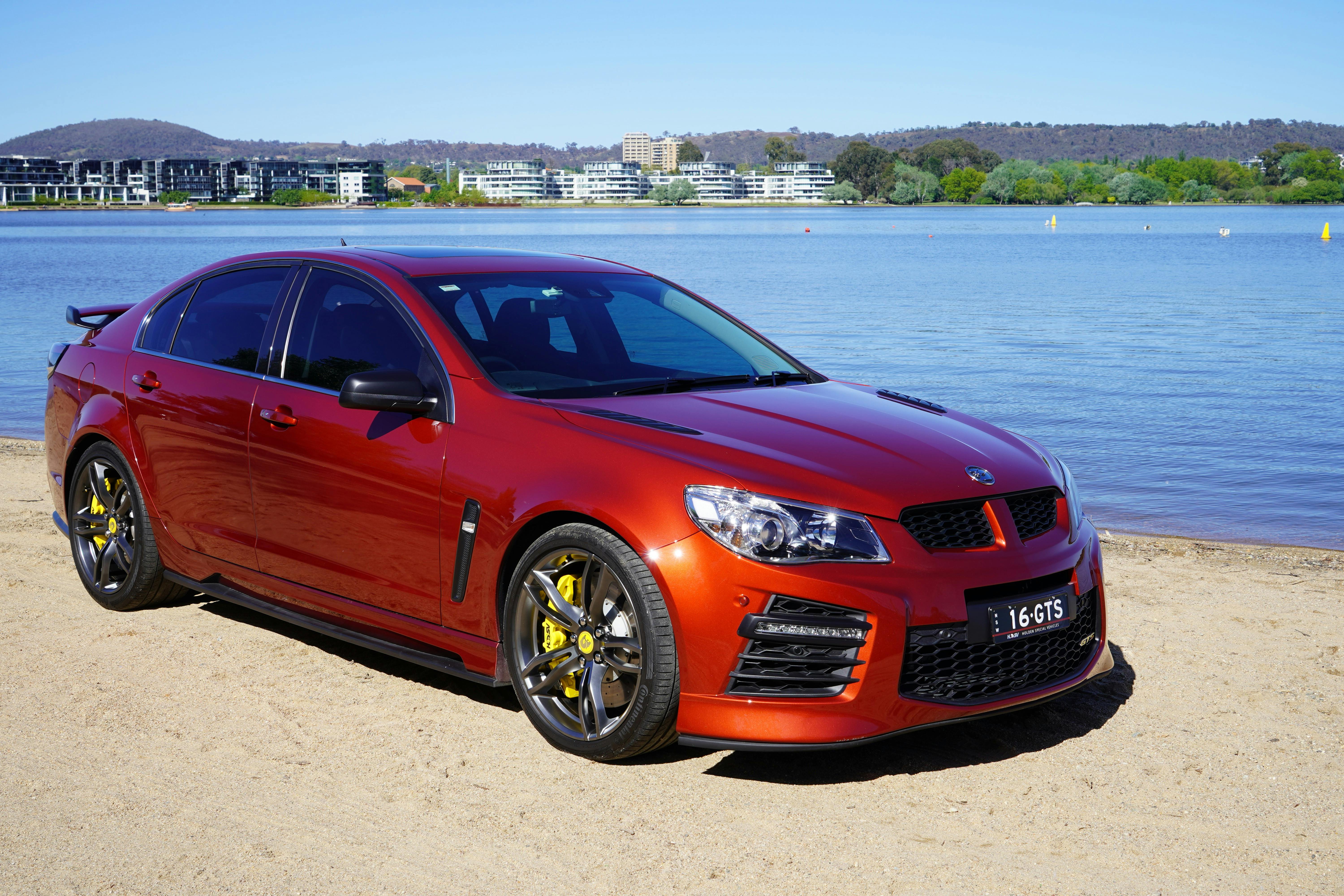 GTS on Lake Burley Griffin Luxury Sightseeing Tour Gourmet lunch